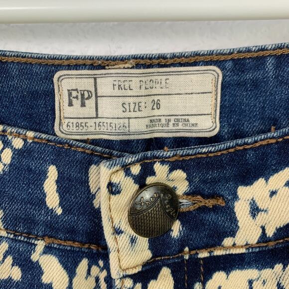 Free People 61855 Discharge Bali Print Indigo Boho Festival Flare Jeans 26 - Picture 7 of 9